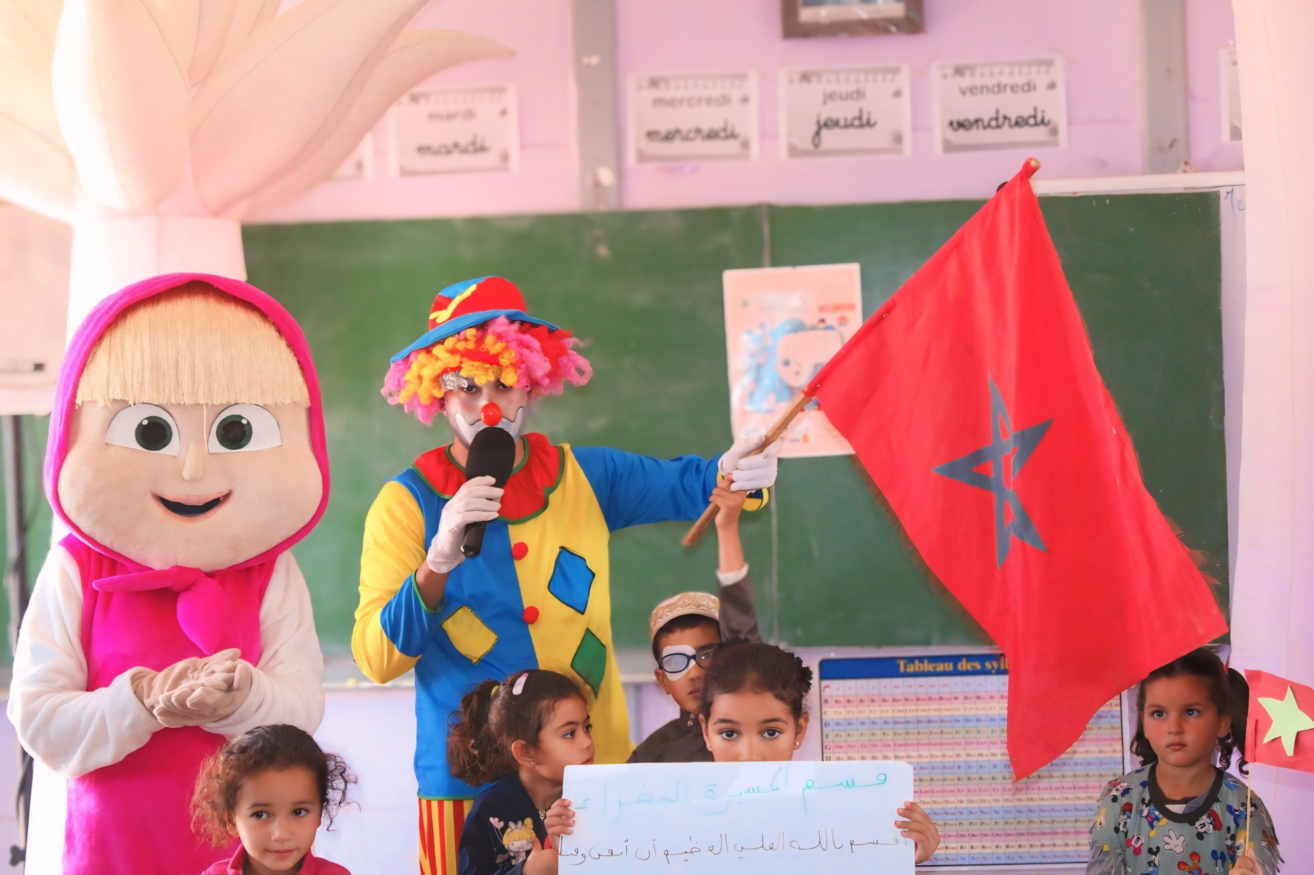 “قافلة الابتسامة تضيء سماء بئر مزوي: احتفالية وطنية تزرع الفرح في قلوب الأطفال”