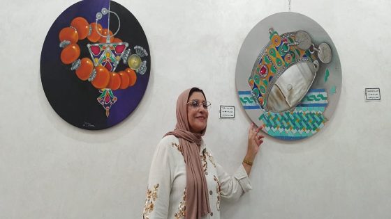 الرباط: الفنانة التشكيلية نعيمة زمرو تكرم الهوية المغربية بفنية عالية