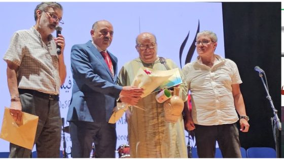 المقاهي تتحول إلى منابر للابداع.. نسخة استثنائية للملتقى الوطني بالرباط