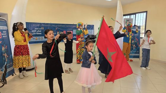 عراب الطفولة هشام سكومة يرسم البسمة على وجوه أطفال المفاسيس