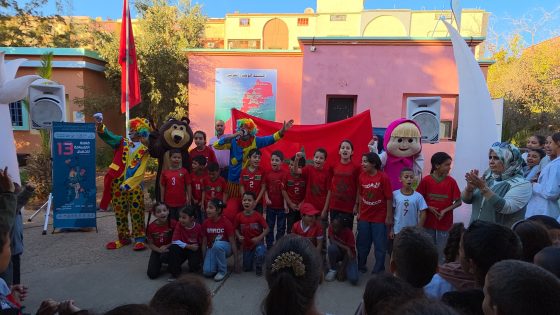 ابتسامة وطنية بخريبكة.. تلامذة ابن الهيثم يحتفلون بالمسيرة الخضراء بعروض مبدعة