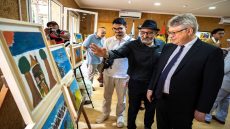 معرض”العائلة” لعبد الكريم القراط يختتم الدورة 13 من مهرجان “اللوحة الروسية المغربية “.