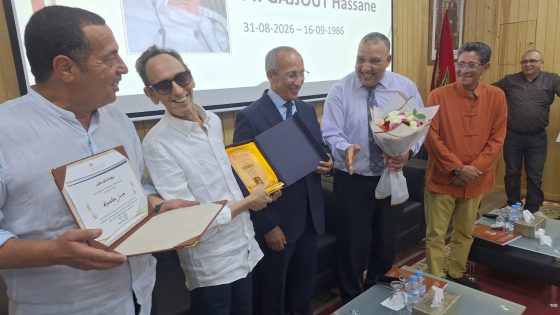 كليةالاداب بمراكش تحتفي بالاساتذة والموظفين المحالين على التقاعد               