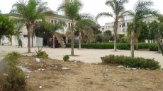 حي الضحى.. مسجد جميل تحاصره الأوساخ والإهمال