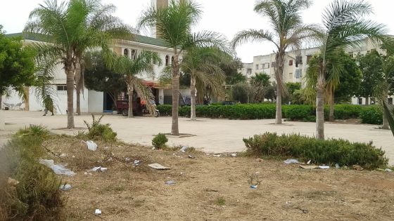 حي الضحى.. مسجد جميل تحاصره الأوساخ والإهمال